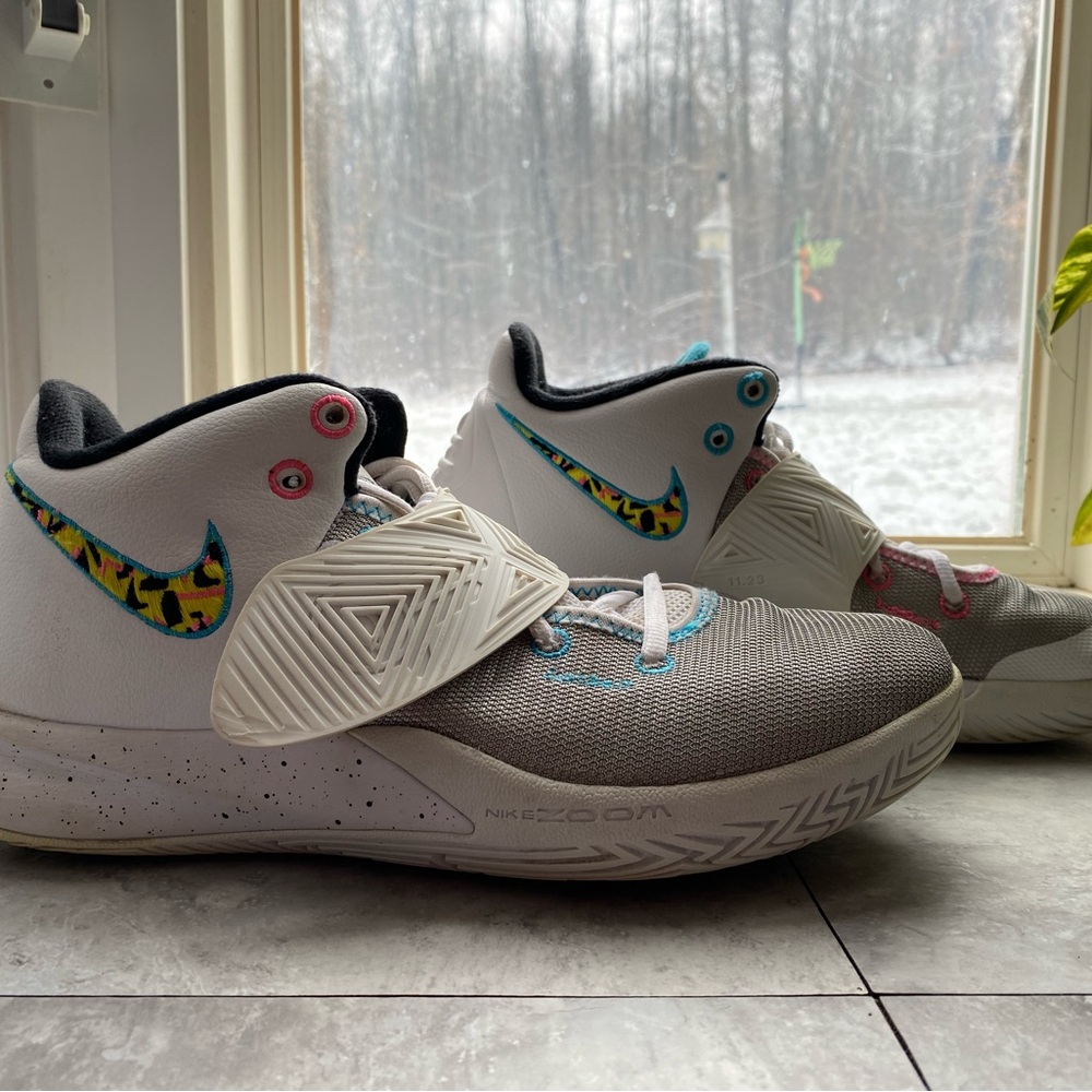 Size 10 men’s  Nike Kyrie Irving South Beach edition 2020